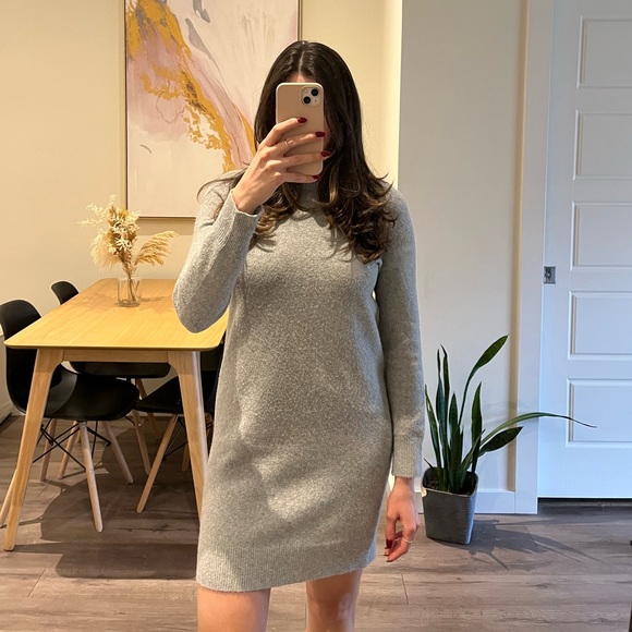 Grey Long sleeved Dress - Picture 3 of 3